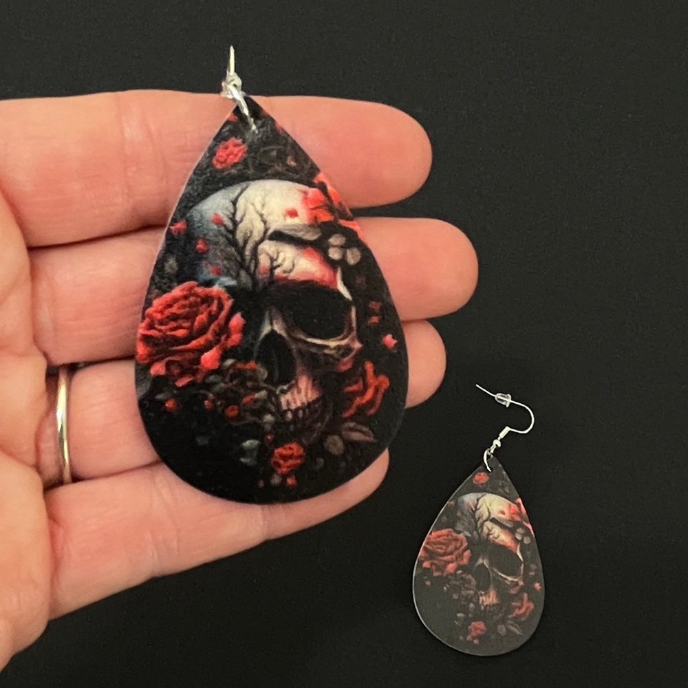 🟢 FREE WITH ANY PURCHASE OVER $10. Skull and Roses Water Drop Earrings